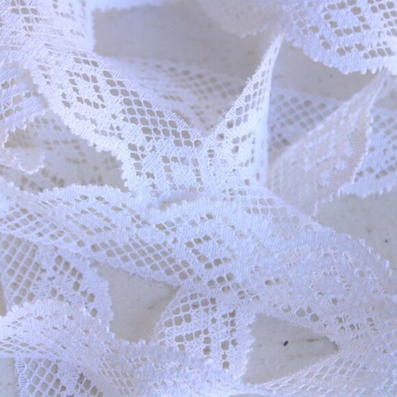 Vintage Lace Trim, White 7/8" Wide, 3 Yards - Picture 3 of 10